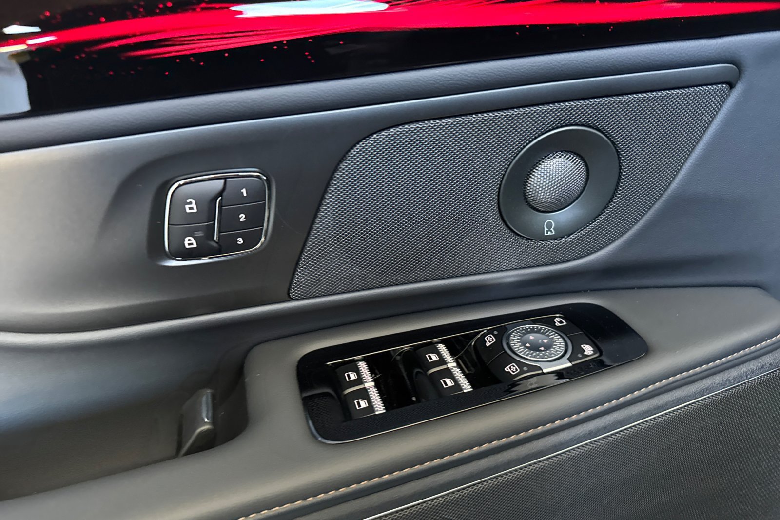 New 2026 Lincoln Nautilus Reserve AWD/4WD image 8
