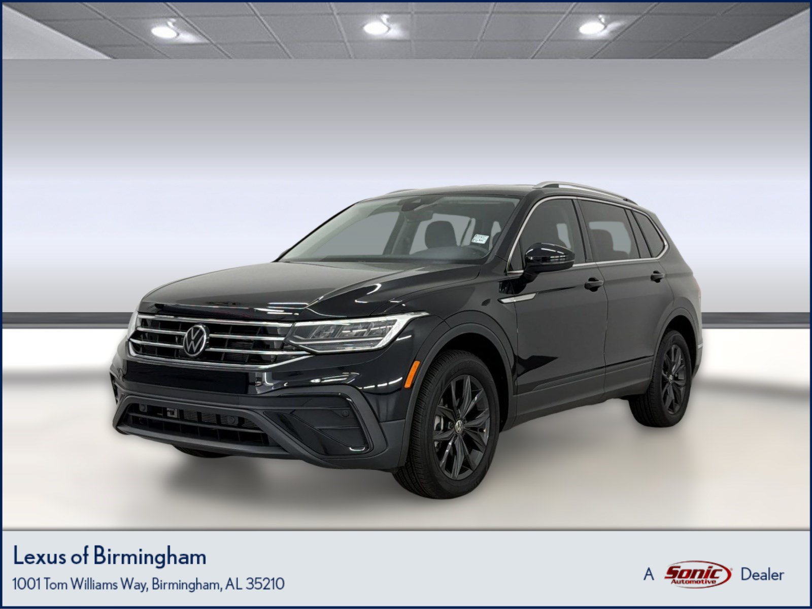 Used 2024 Volkswagen Tiguan SE FWD image 1