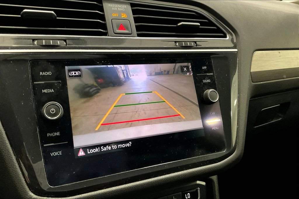 Used 2021 Volkswagen Tiguan SE image 20