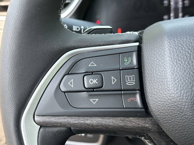 New 2025 Jeep Grand Cherokee Limited w/ Luxury Tech Group II image 22