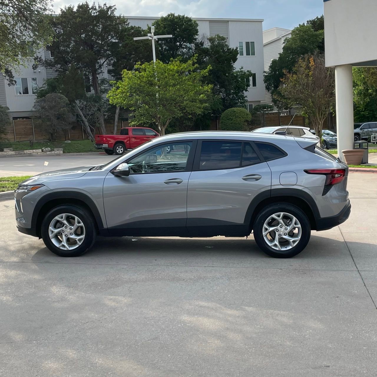 Used 2024 Chevrolet Trax LS w/ LS Convenience Package image 3