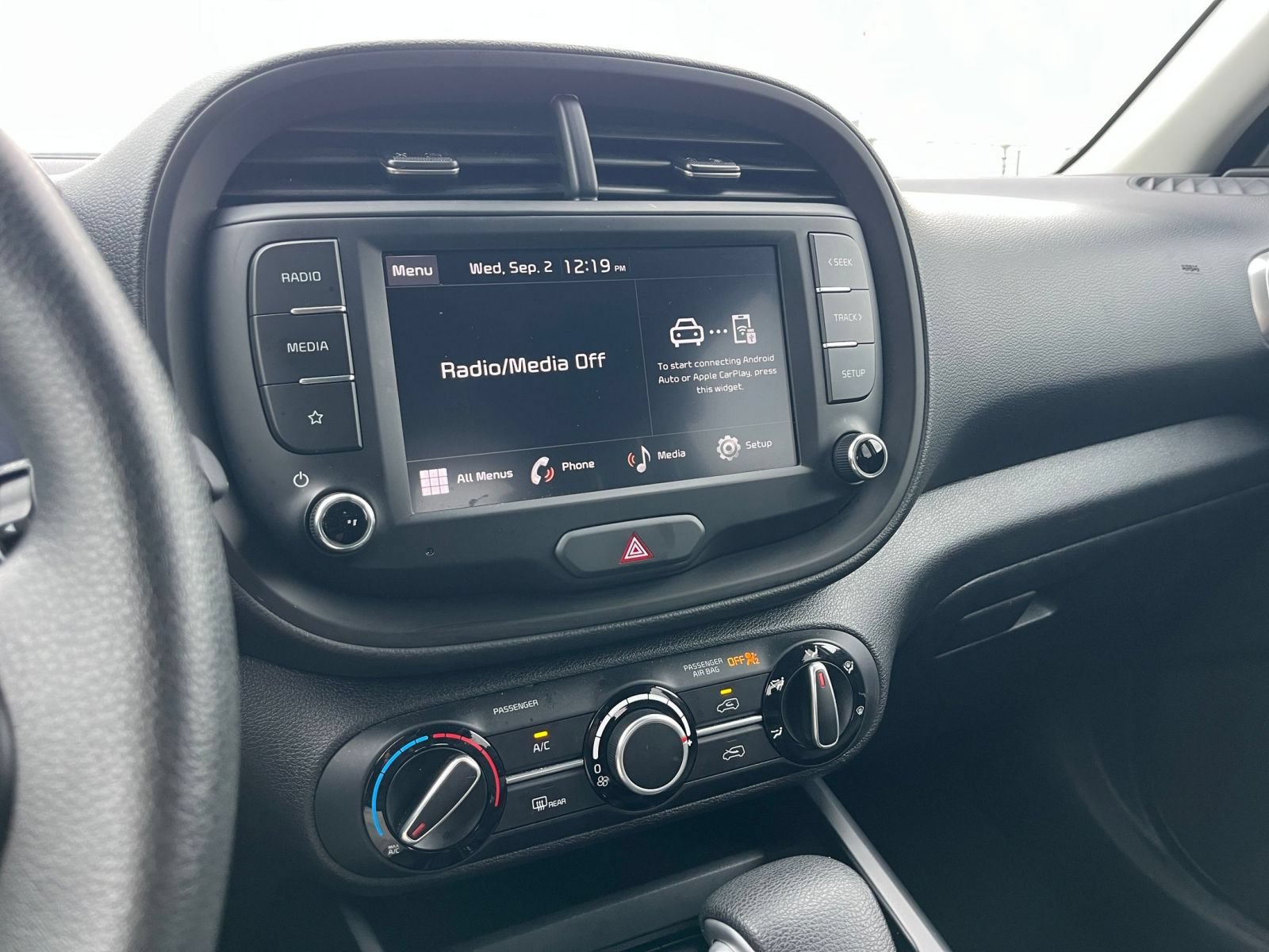 Used 2025 Kia Soul LX w/ LX Technology Package FWD image 19