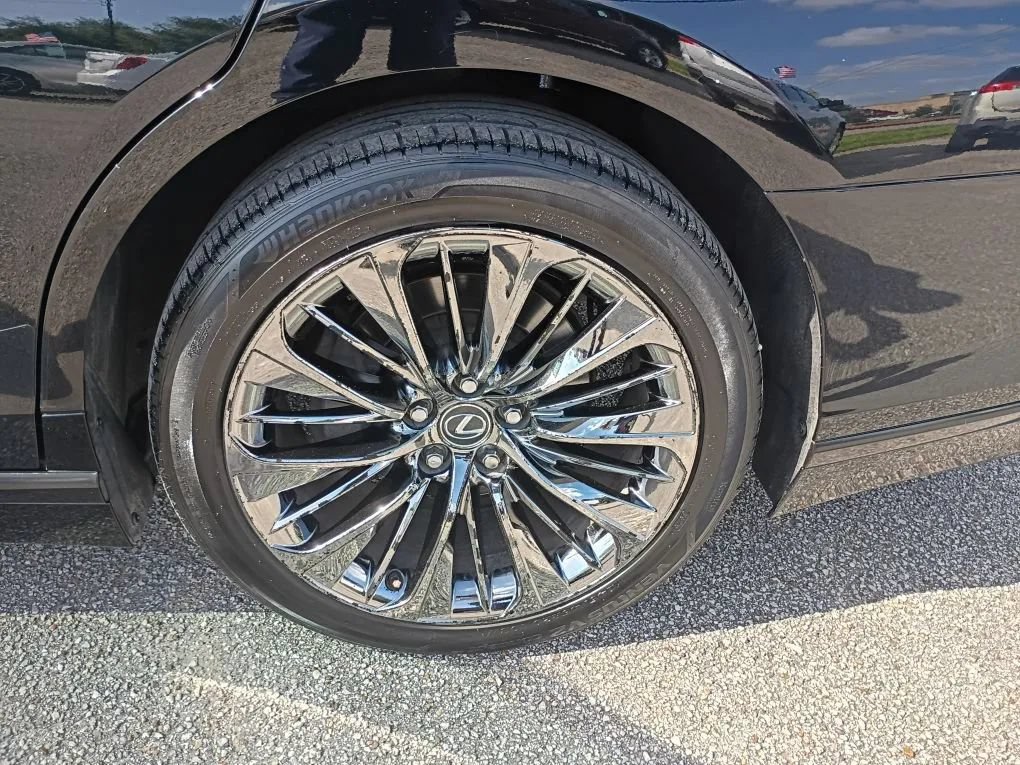 Used 2018 Lexus LS 500 AWD w/ Luxury Package image 25