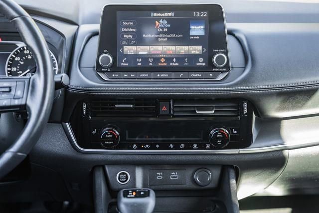 Used 2022 Nissan Rogue SV w/ SV Premium Package image 18