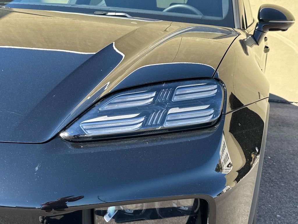 Certified 2025 Porsche Macan Electric image 7