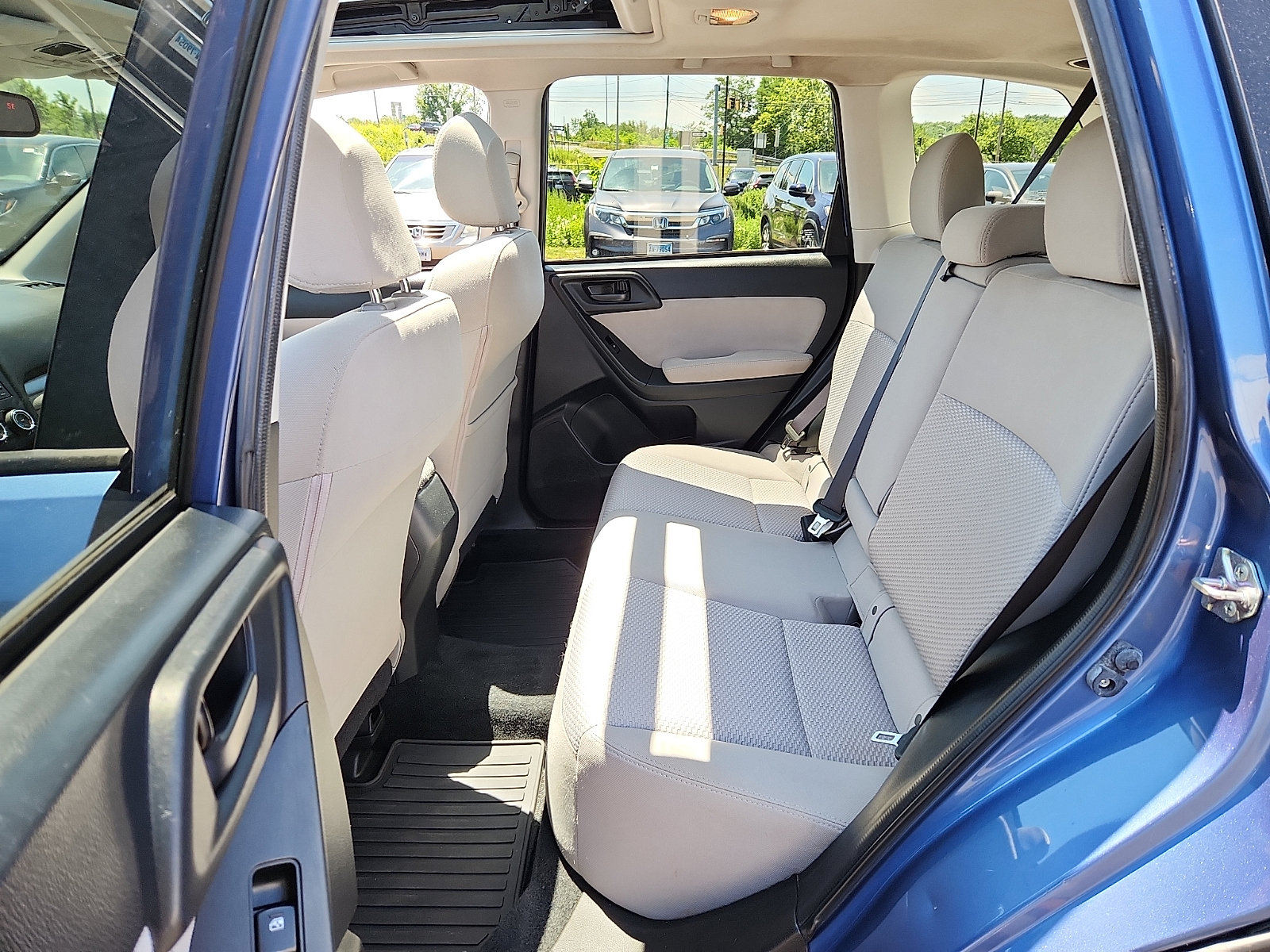 Used 2015 Subaru Forester 2.5i Premium w/ All-Weather Package AWD/4WD image 11