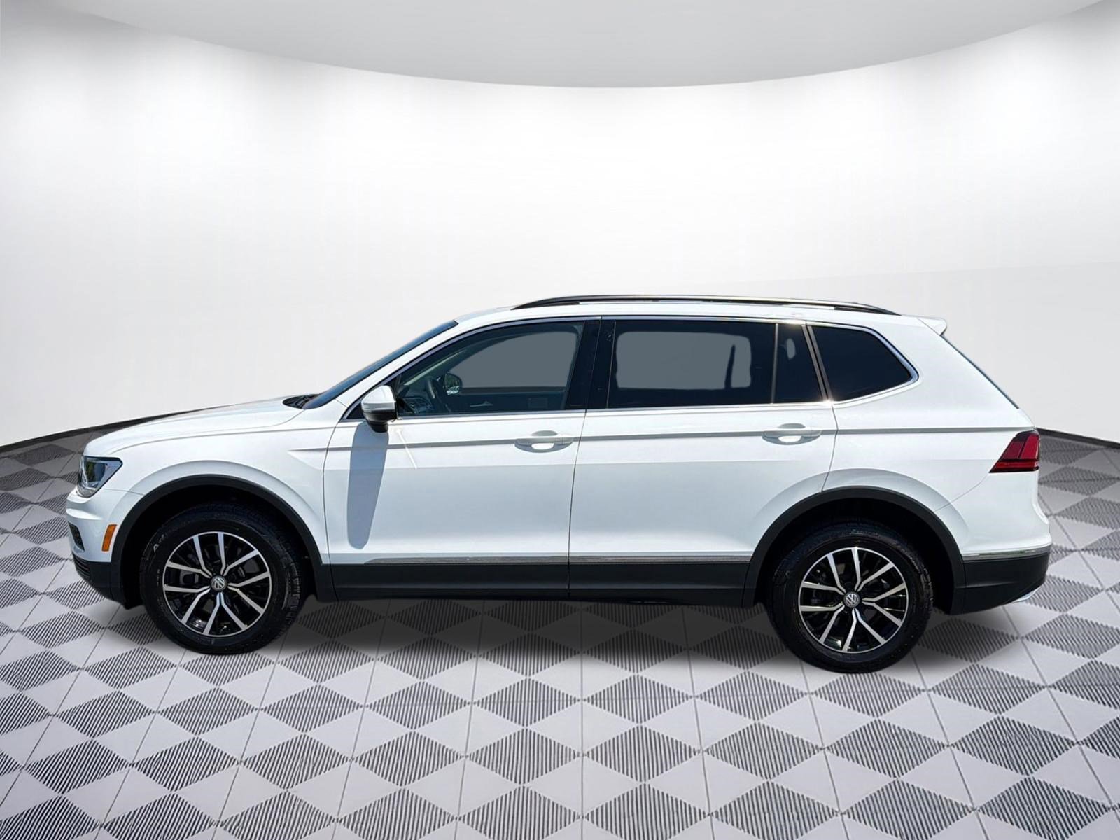 Used 2021 Volkswagen Tiguan SE w/ Panoramic Sunroof Package AWD/4WD image 2