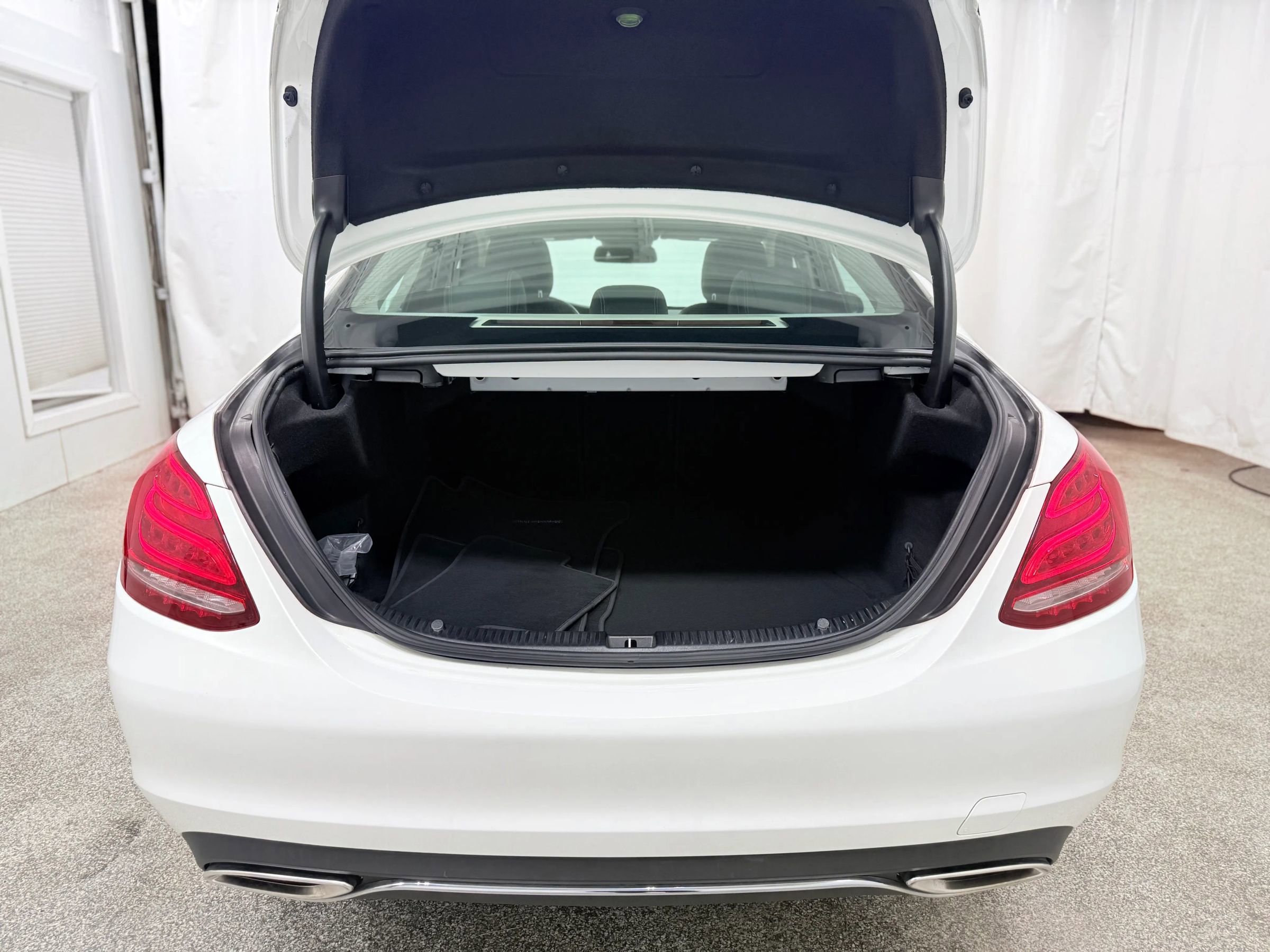 Used 2017 Mercedes-Benz C 300 4MATIC Sedan image 38