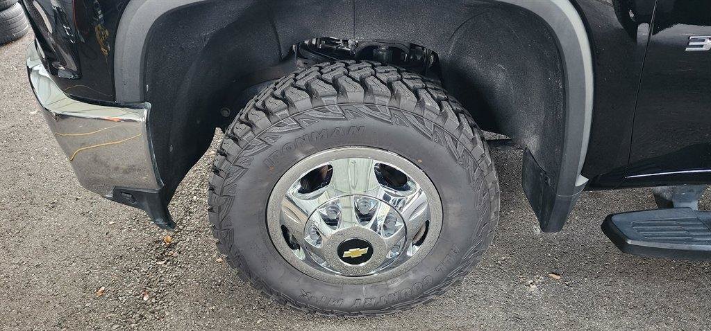 Used 2022 Chevrolet Silverado 3500 LT w/ Convenience Package AWD/4WD image 6
