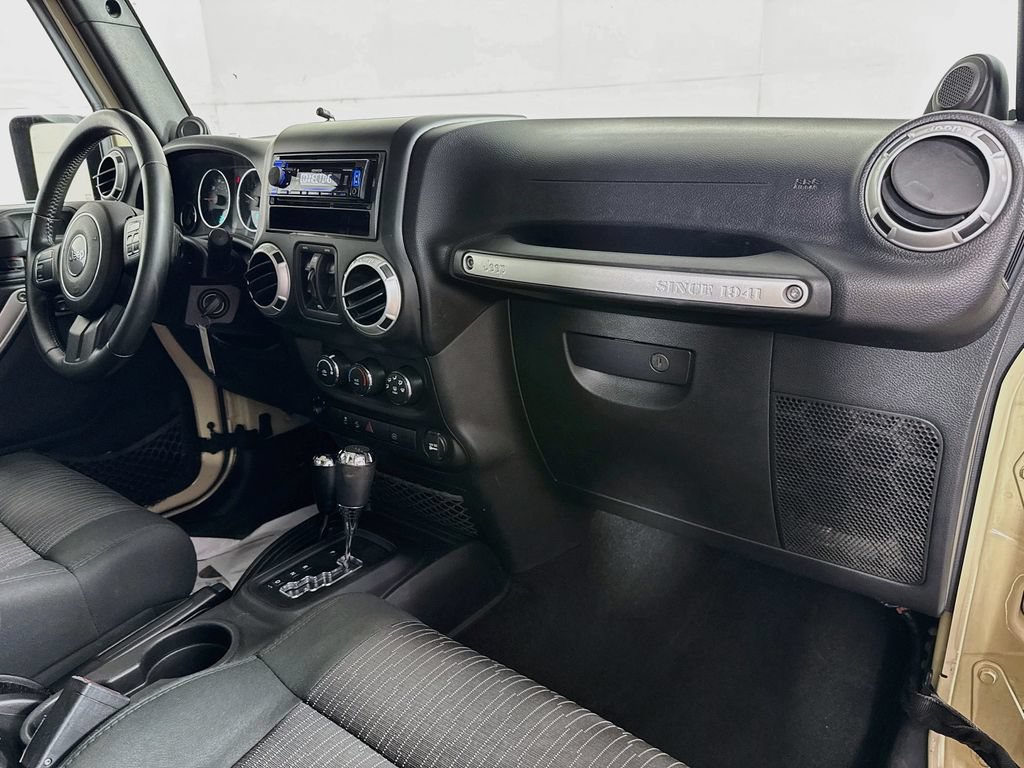 Used 2012 Jeep Wrangler Unlimited Sahara w/ Dual Top Group AWD/4WD image 31