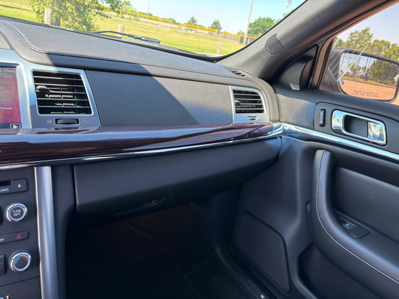 Used 2012 Lincoln MKS AWD image 17