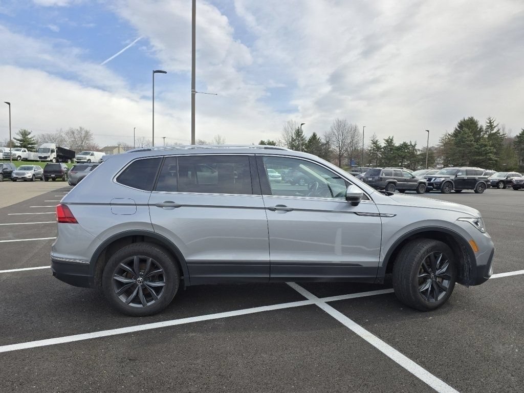 Used 2023 Volkswagen Tiguan SE AWD/4WD image 13