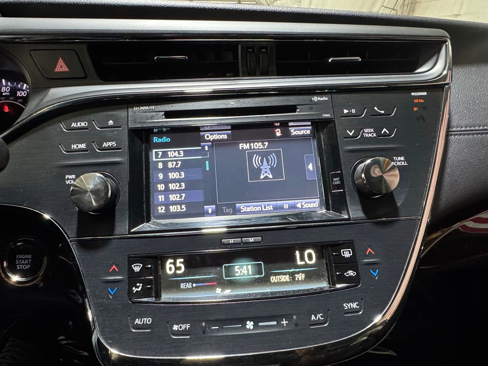 Used 2015 Toyota Avalon Limited image 19