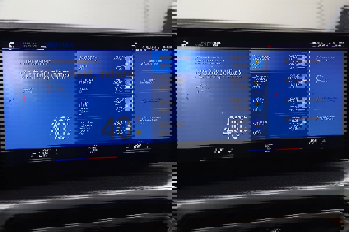 Used 2023 BMW M2 w/ Lighting Package image 49