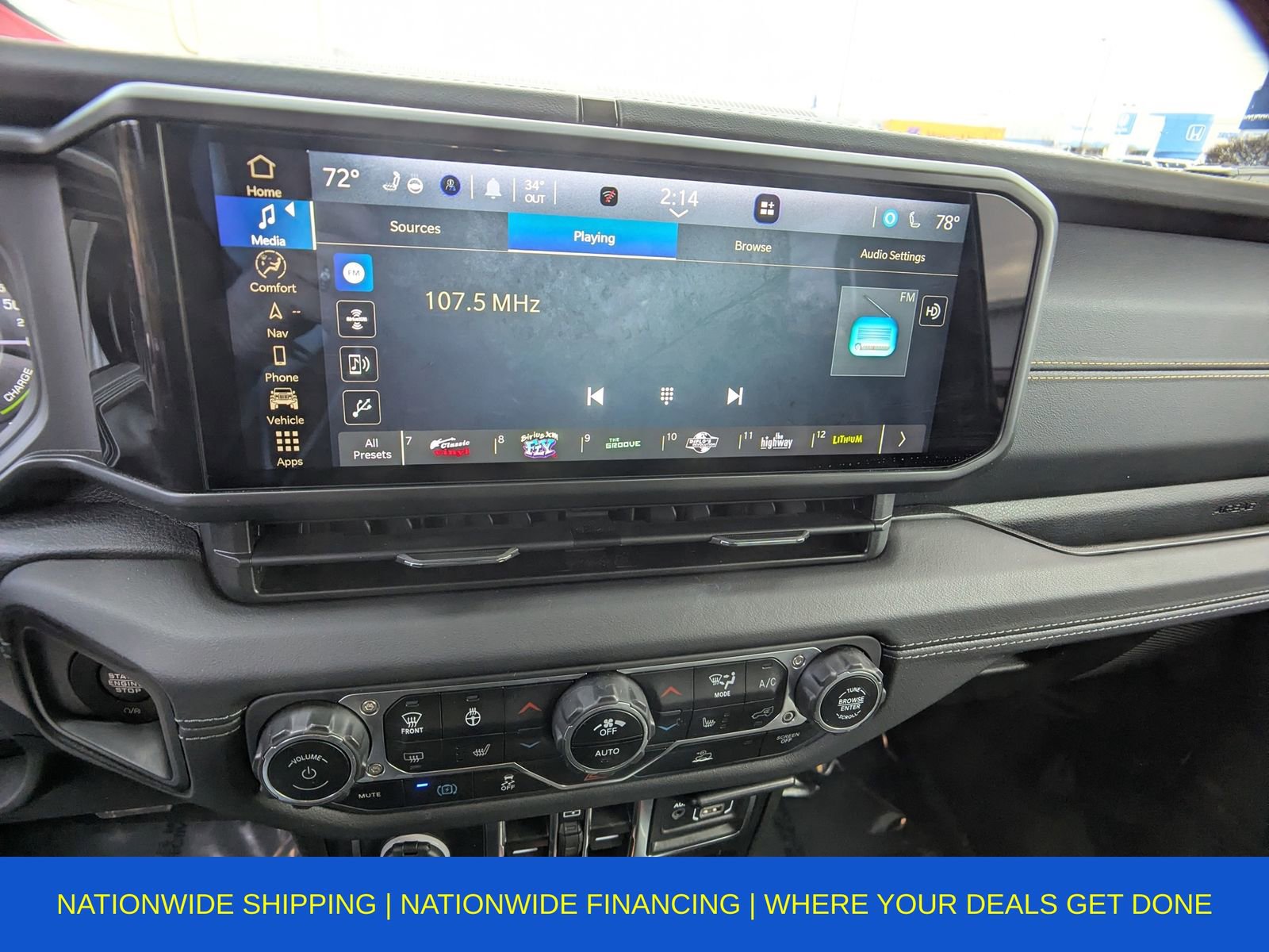 Used 2024 Jeep Wrangler Unlimited Sahara w/ Technology Group image 25