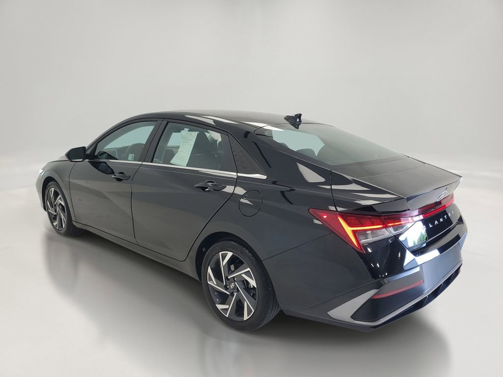 Used 2024 Hyundai Elantra SEL w/ Convenience Package FWD image 5