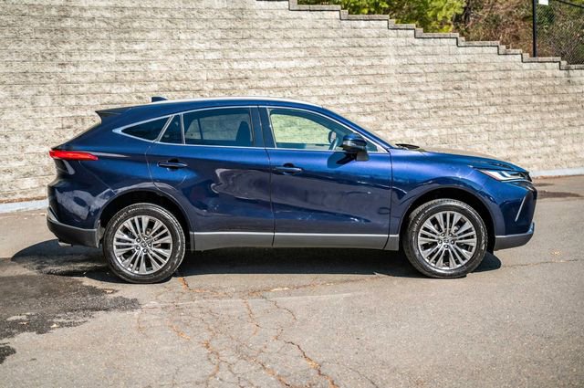 Certified 2022 Toyota Venza XLE image 4