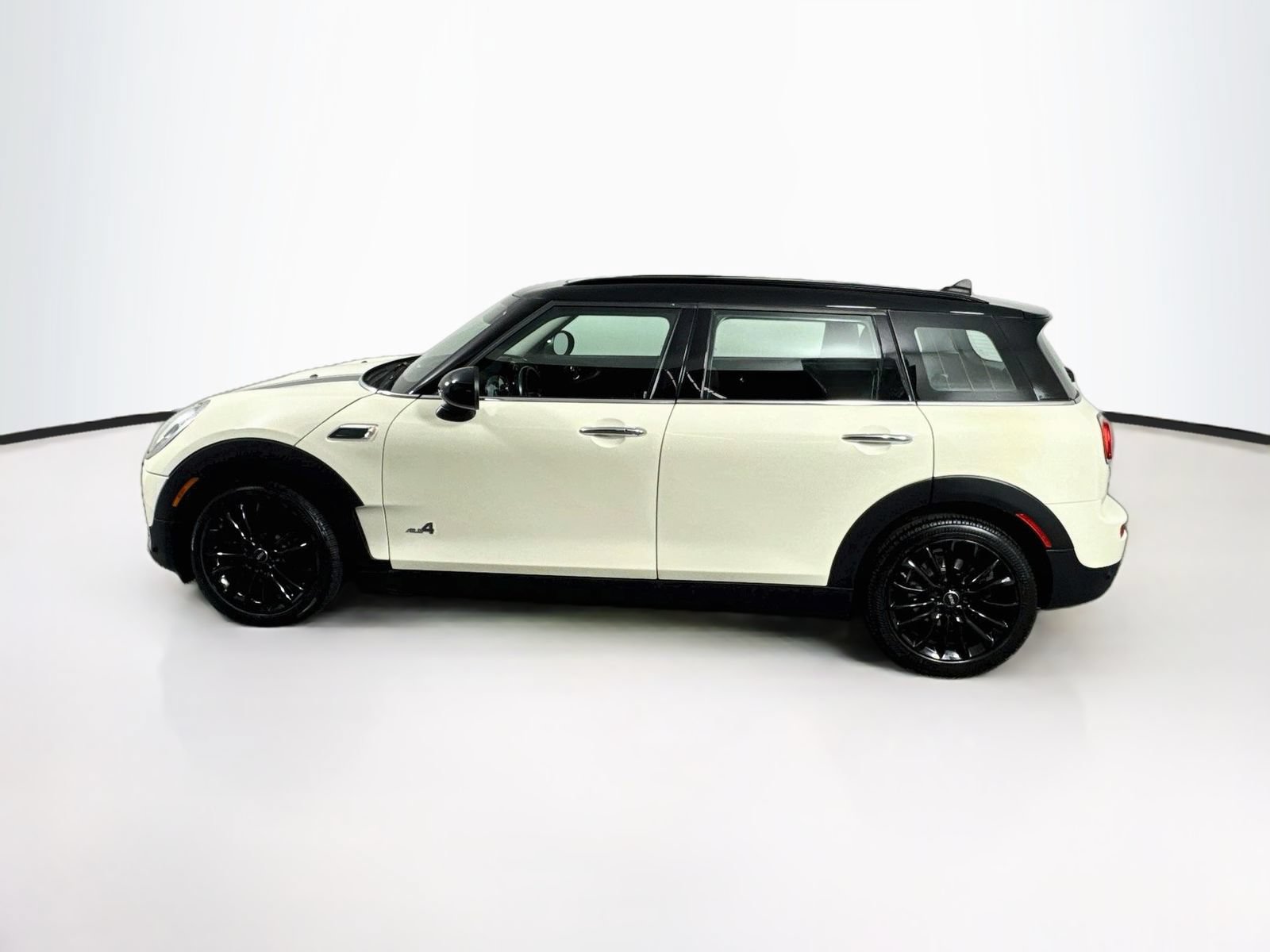Used 2019 MINI Cooper Clubman ALL4 AWD/4WD image 4