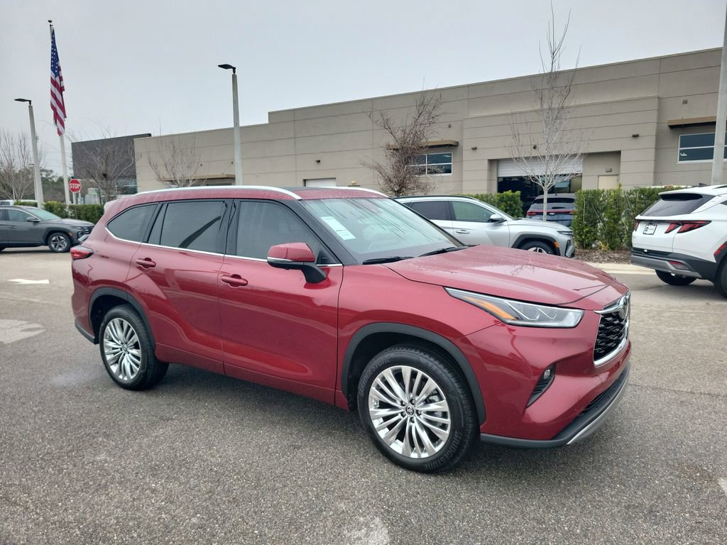 Used 2023 Toyota Highlander Platinum image 3