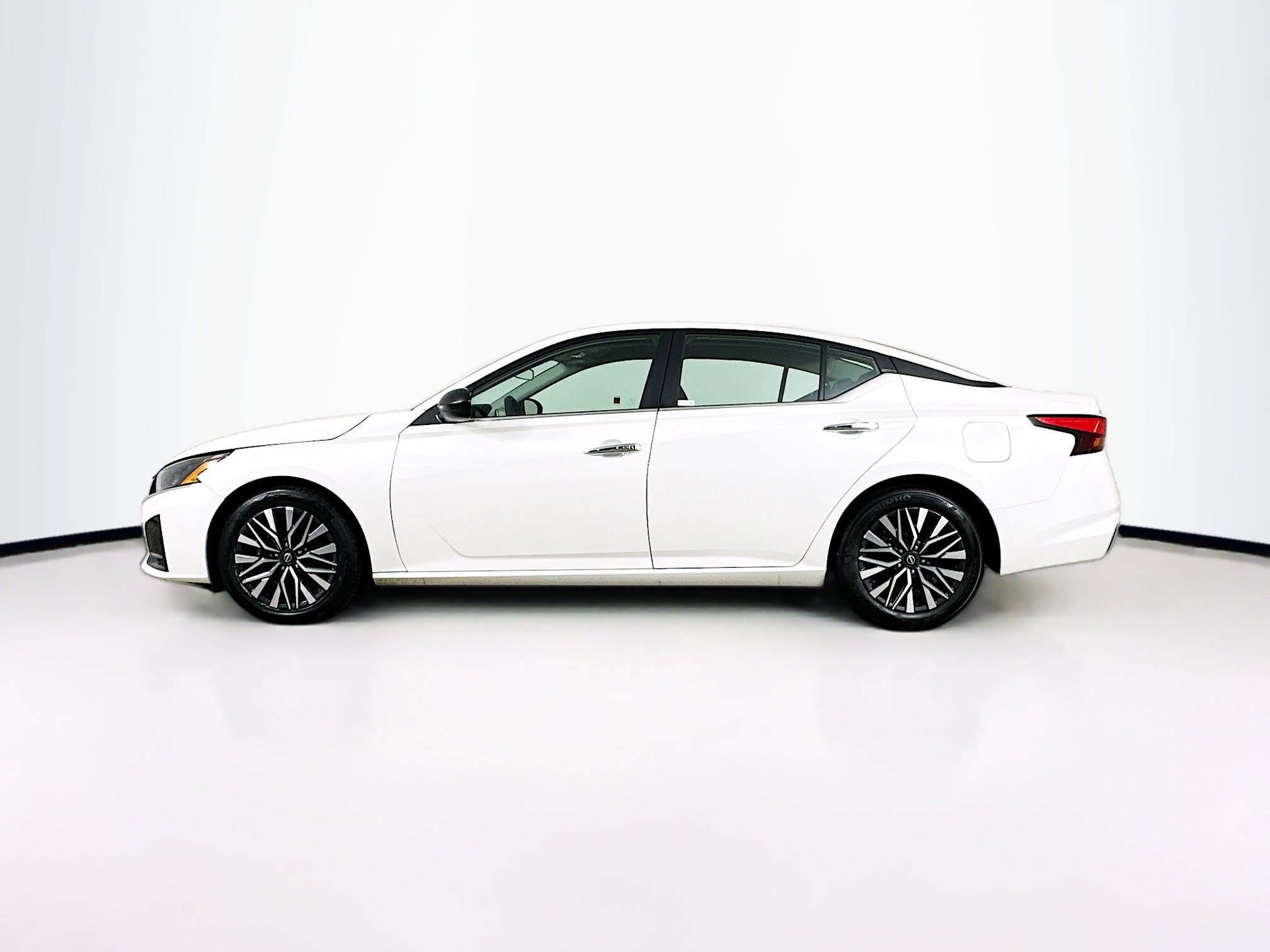 Used 2025 Nissan Altima 2.5 SV image 4