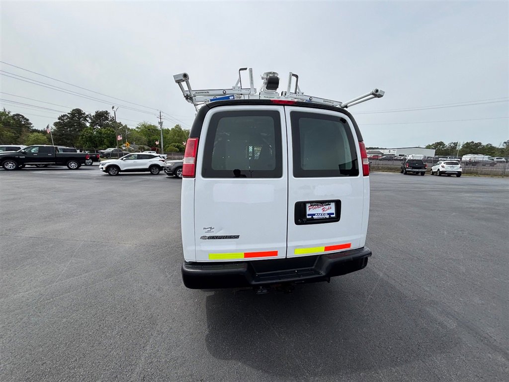 Used 2017 Chevrolet Express 2500 w/ Cold Climate Package RWD image 4