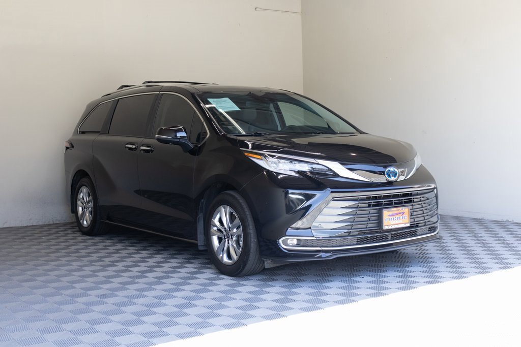 Used 2024 Toyota Sienna Limited image 6