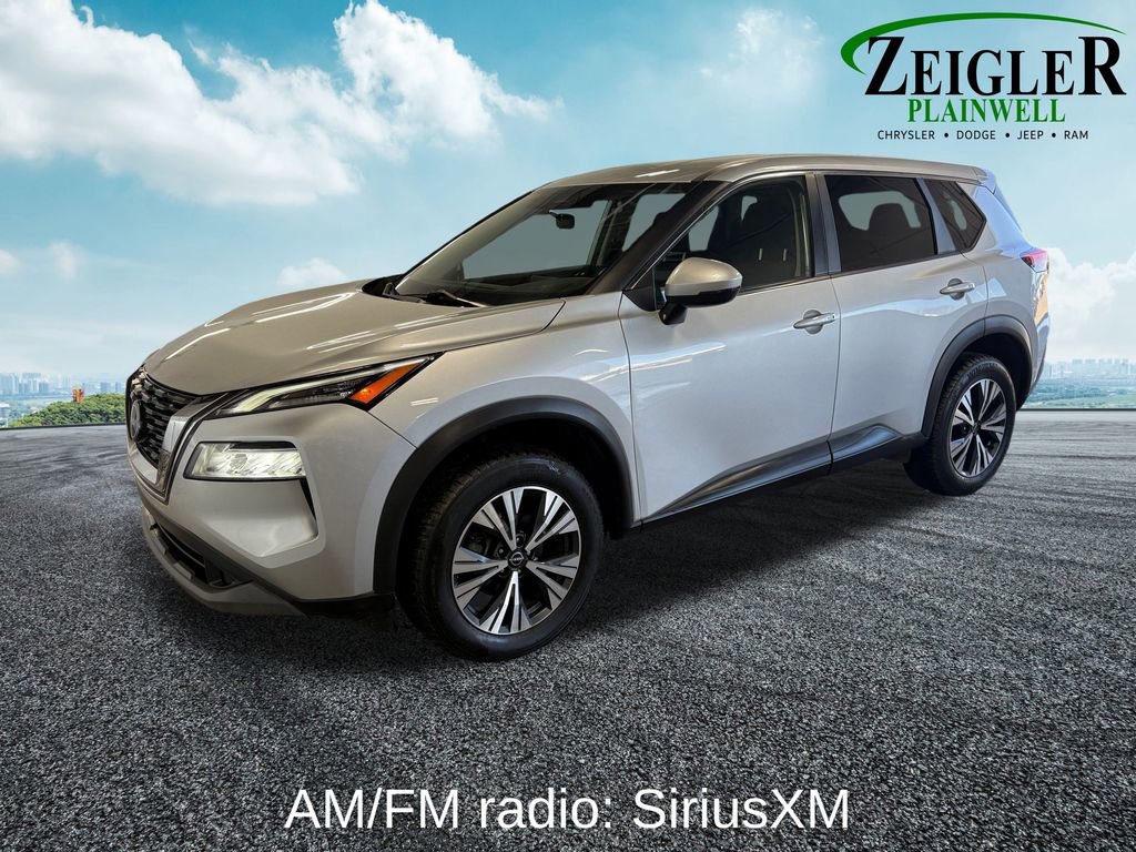 Used 2022 Nissan Rogue SV image 2