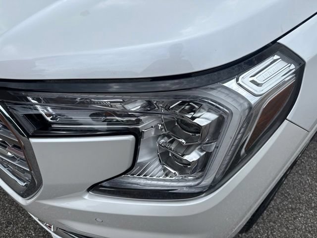 Used 2022 GMC Terrain Denali w/ Denali Premium Package AWD/4WD image 9