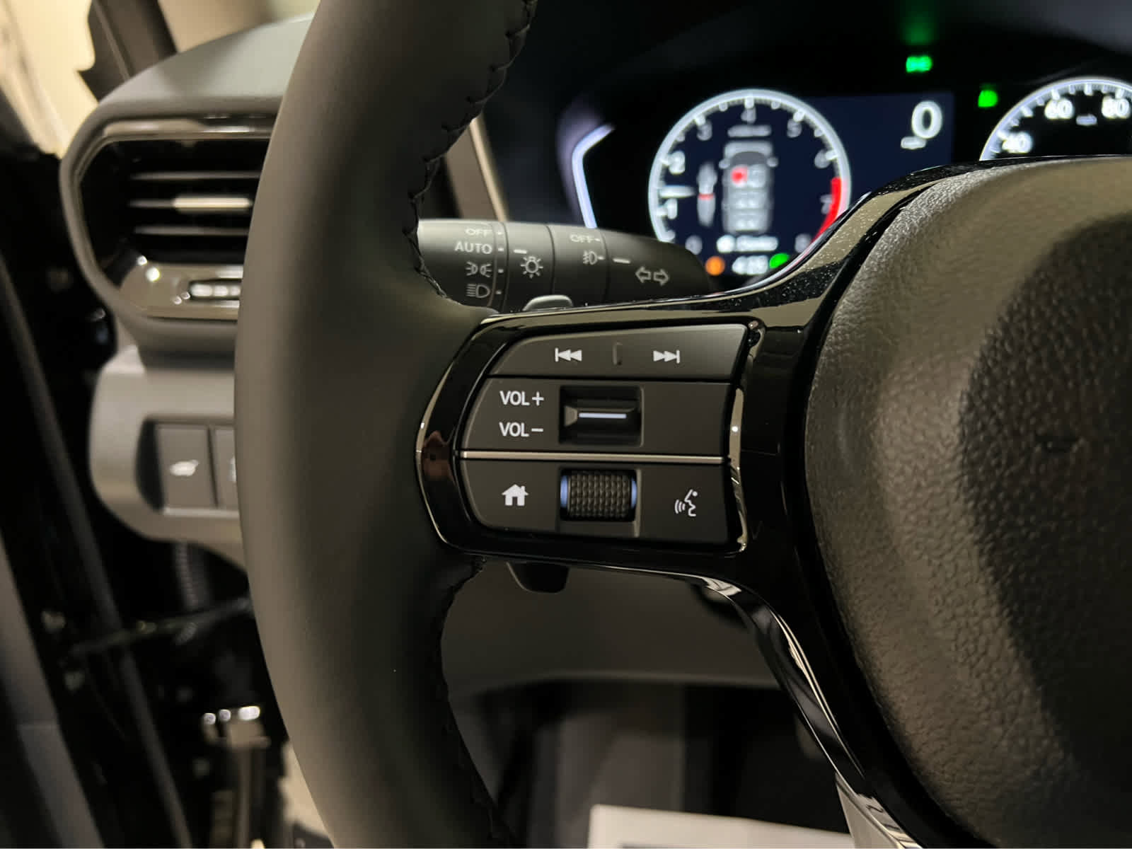 New 2025 Honda Pilot Touring image 21