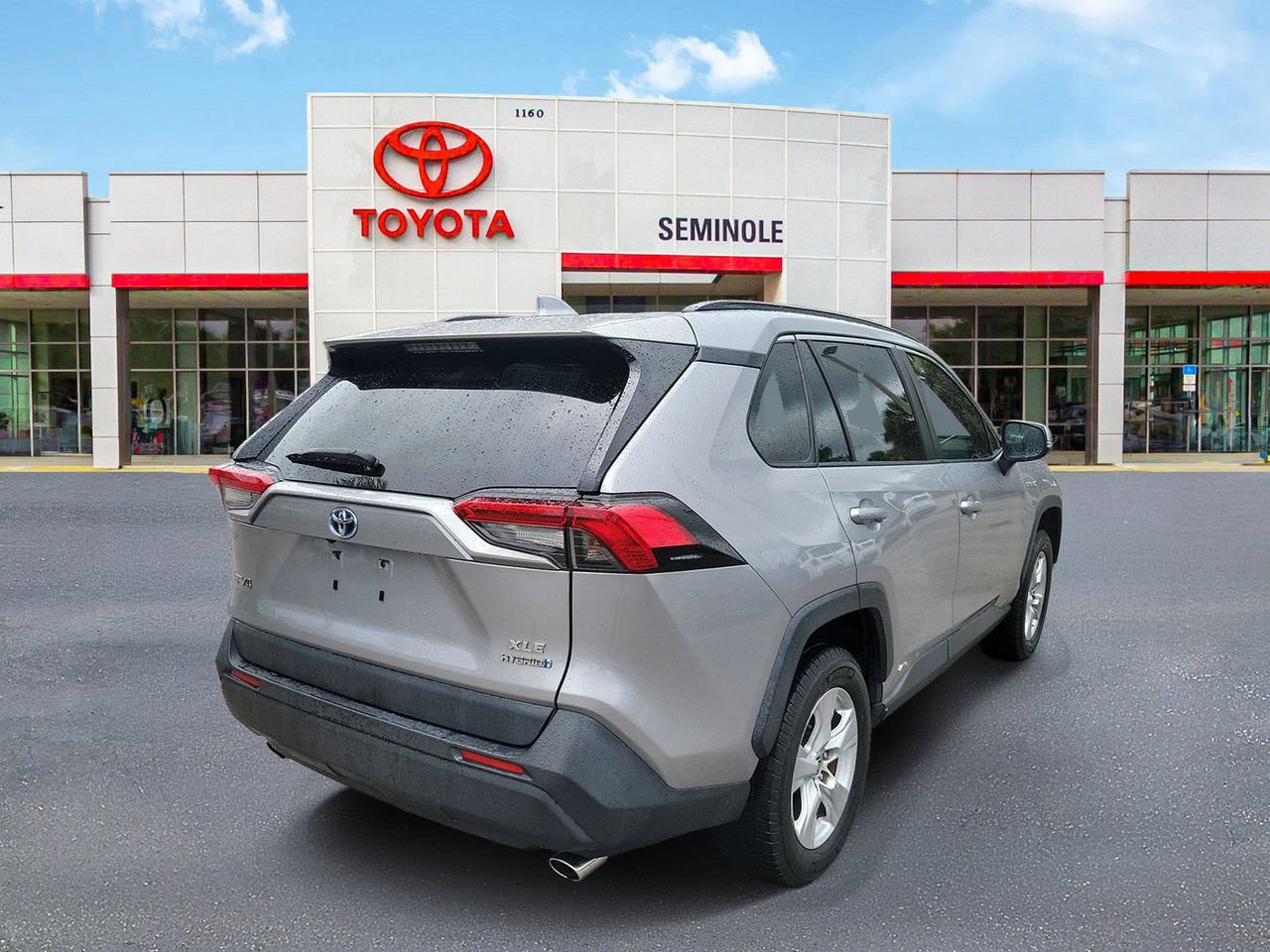 Used 2020 Toyota RAV4 XLE w/ Convenience Package AWD/4WD image 3