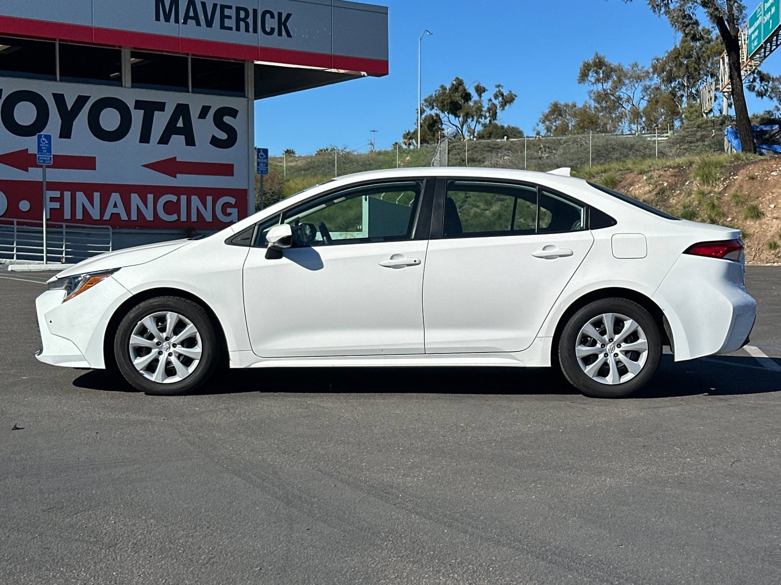 Used 2024 Toyota Corolla LE video 2