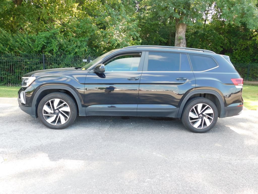 Used 2025 Volkswagen Atlas SE AWD/4WD image 2