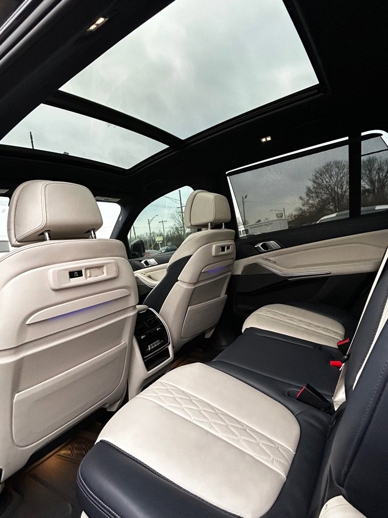 Used 2020 BMW X7 M50i w/ Dynamic Handling Package image 11