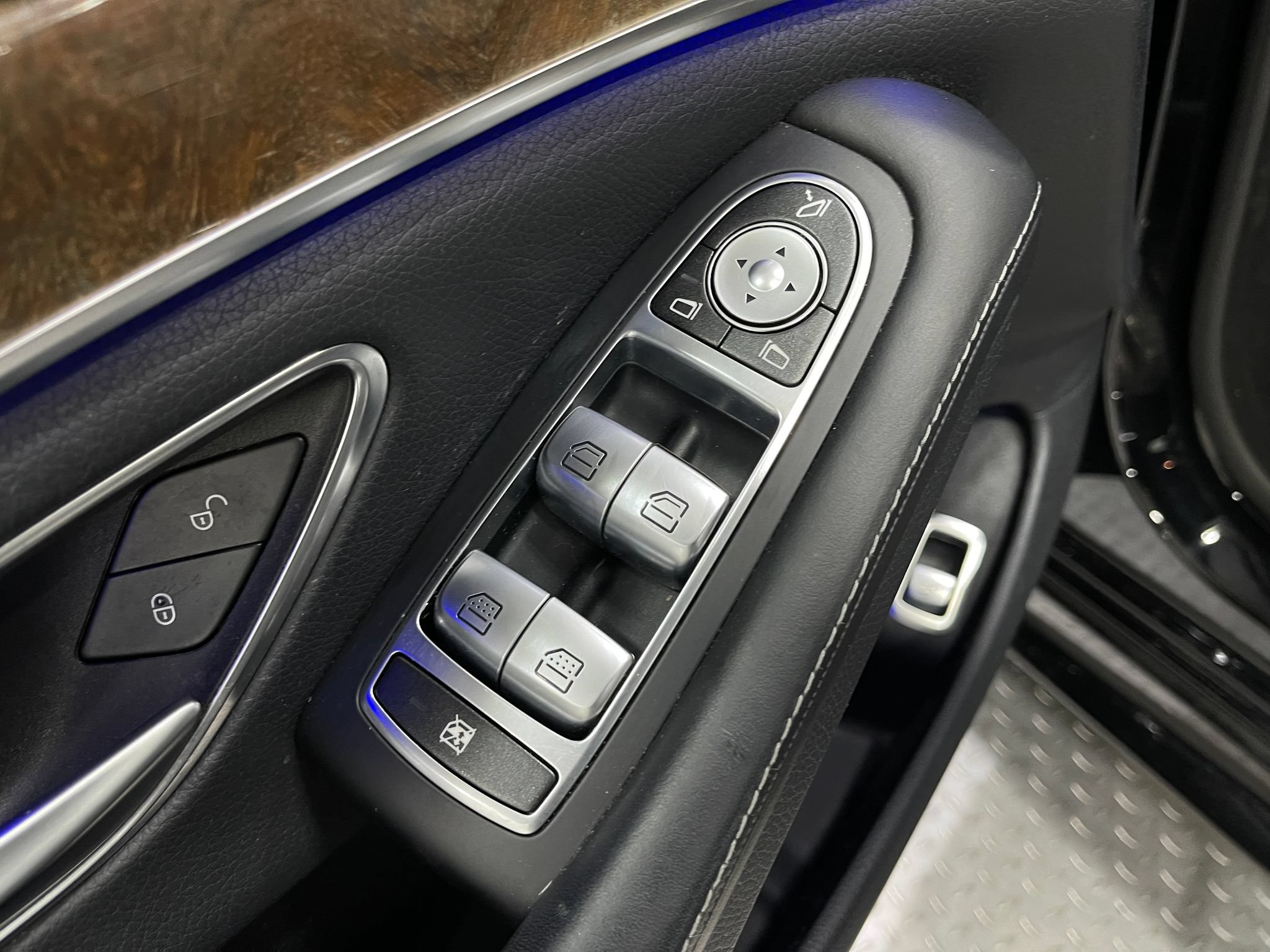 Used 2015 Mercedes-Benz S 550 4MATIC Sedan image 16