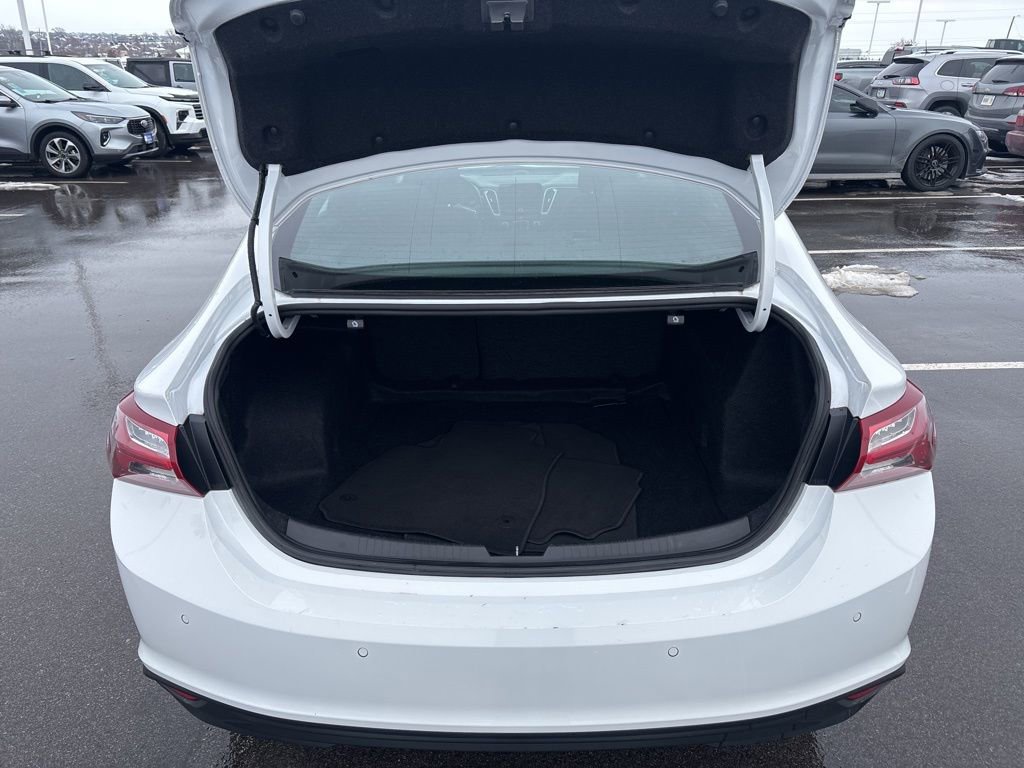 Used 2024 Chevrolet Malibu LT image 11