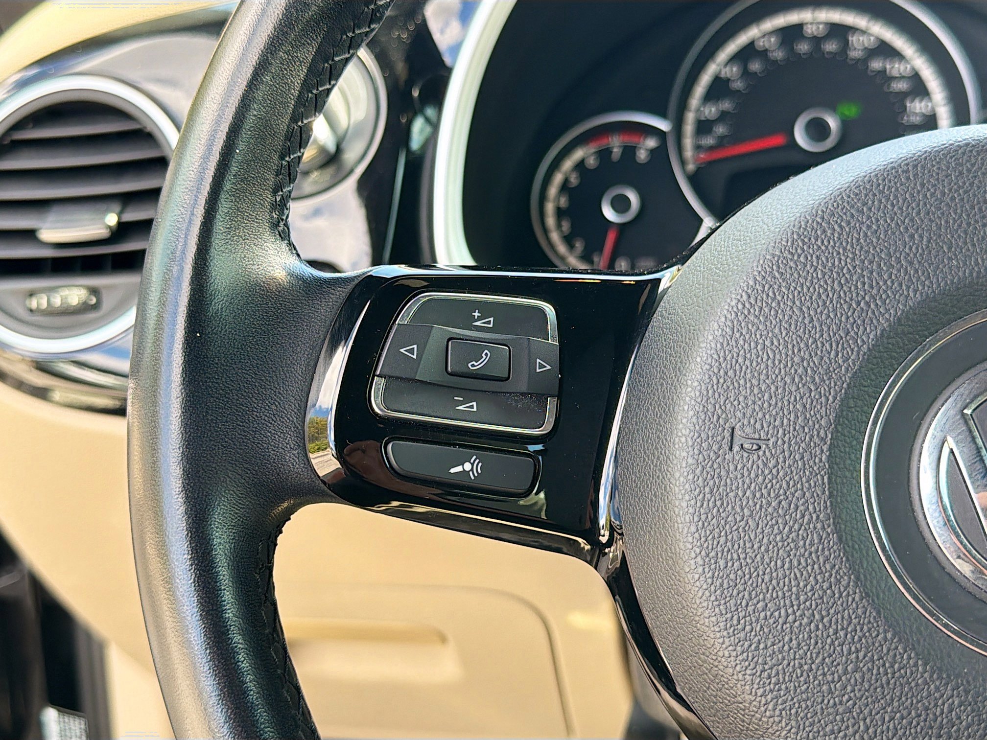 Used 2014 Volkswagen Beetle 2.5 image 28