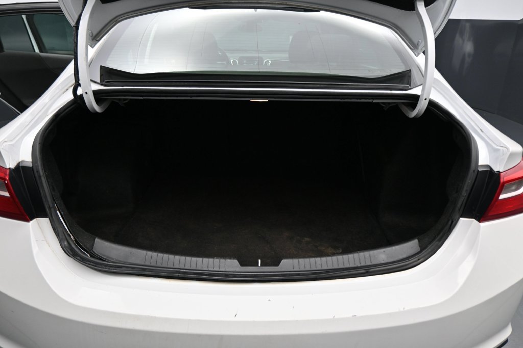 Used 2018 Chevrolet Malibu LT FWD image 28