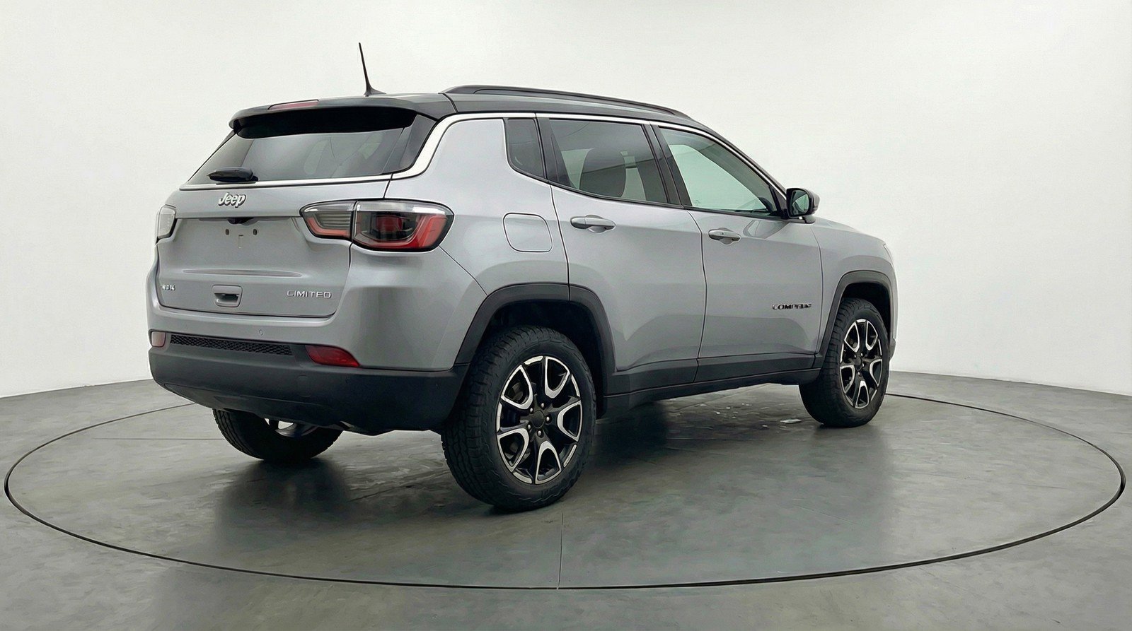 Used 2025 Jeep Compass Trailhawk AWD/4WD image 9