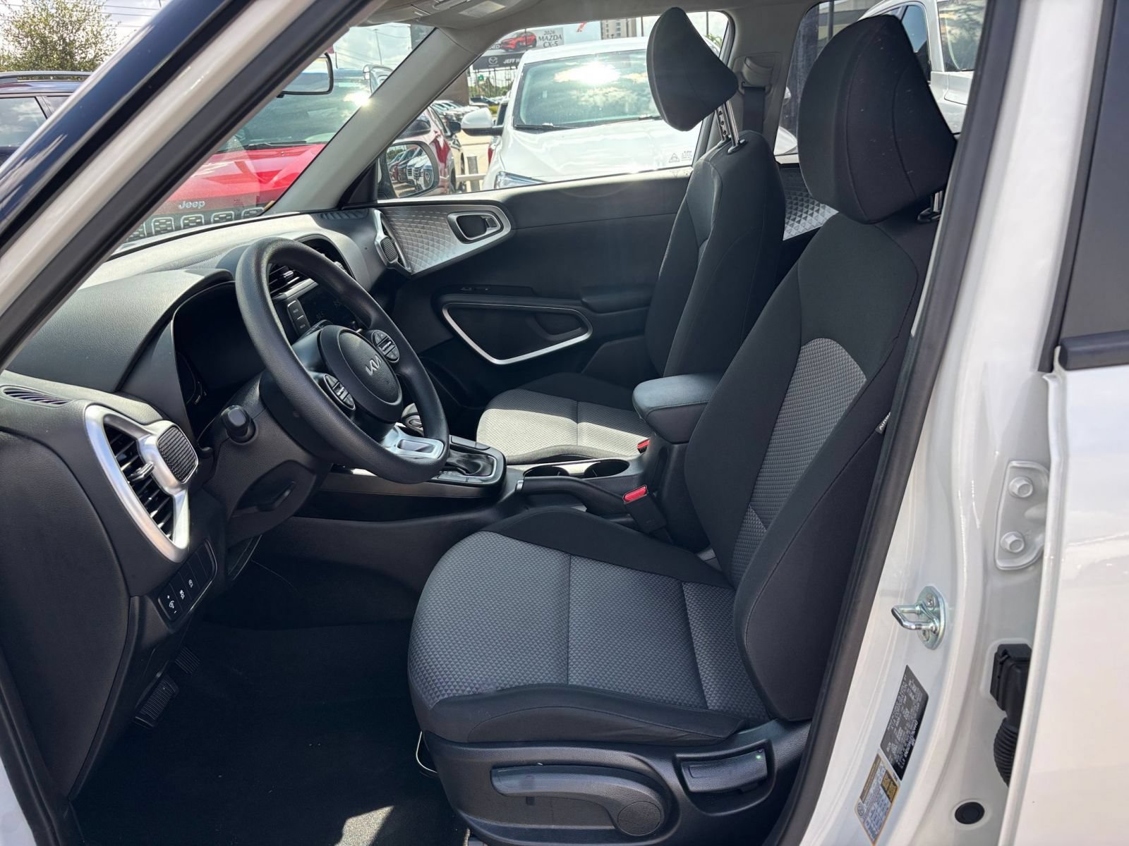 Used 2025 Kia Soul LX w/ LX Technology Package FWD image 24
