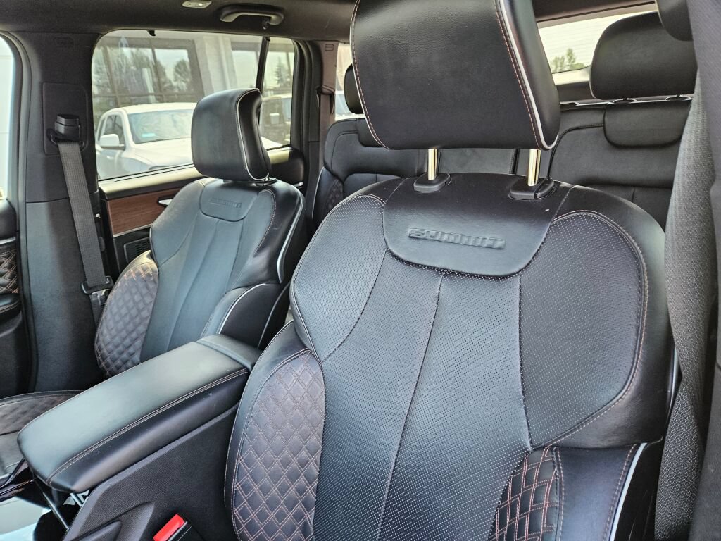 Used 2023 Jeep Grand Cherokee Summit w/ Luxury Tech Group V AWD/4WD image 16