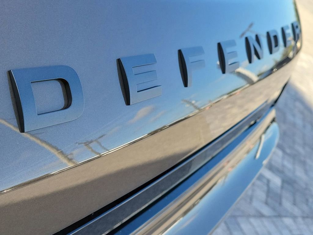 New 2026 Land Rover Defender 130 X-Dynamic SE image 9