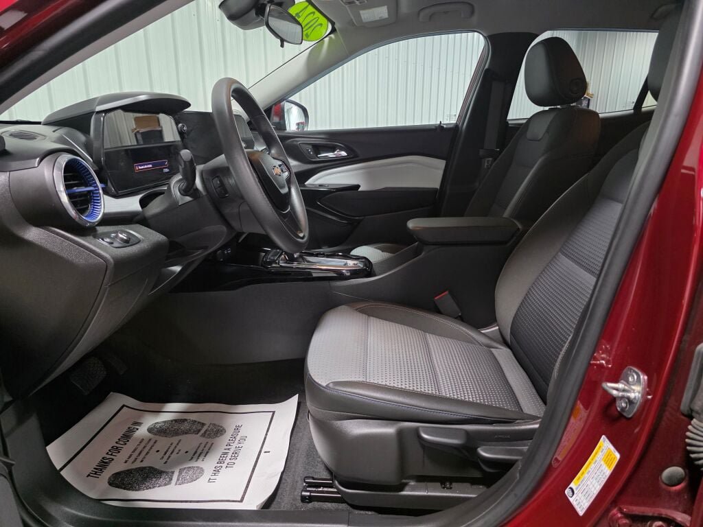Used 2024 Chevrolet Trax LT FWD image 9