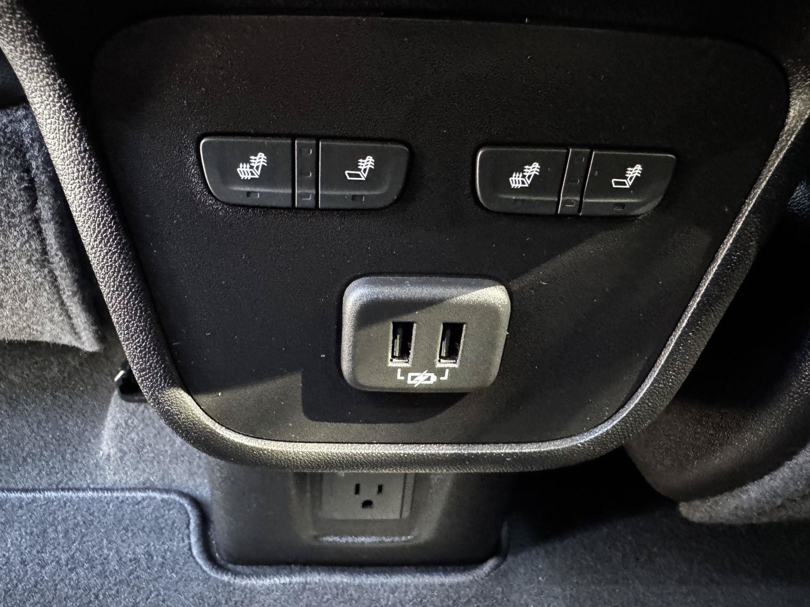 Used 2020 Chevrolet Equinox Premier AWD/4WD image 17