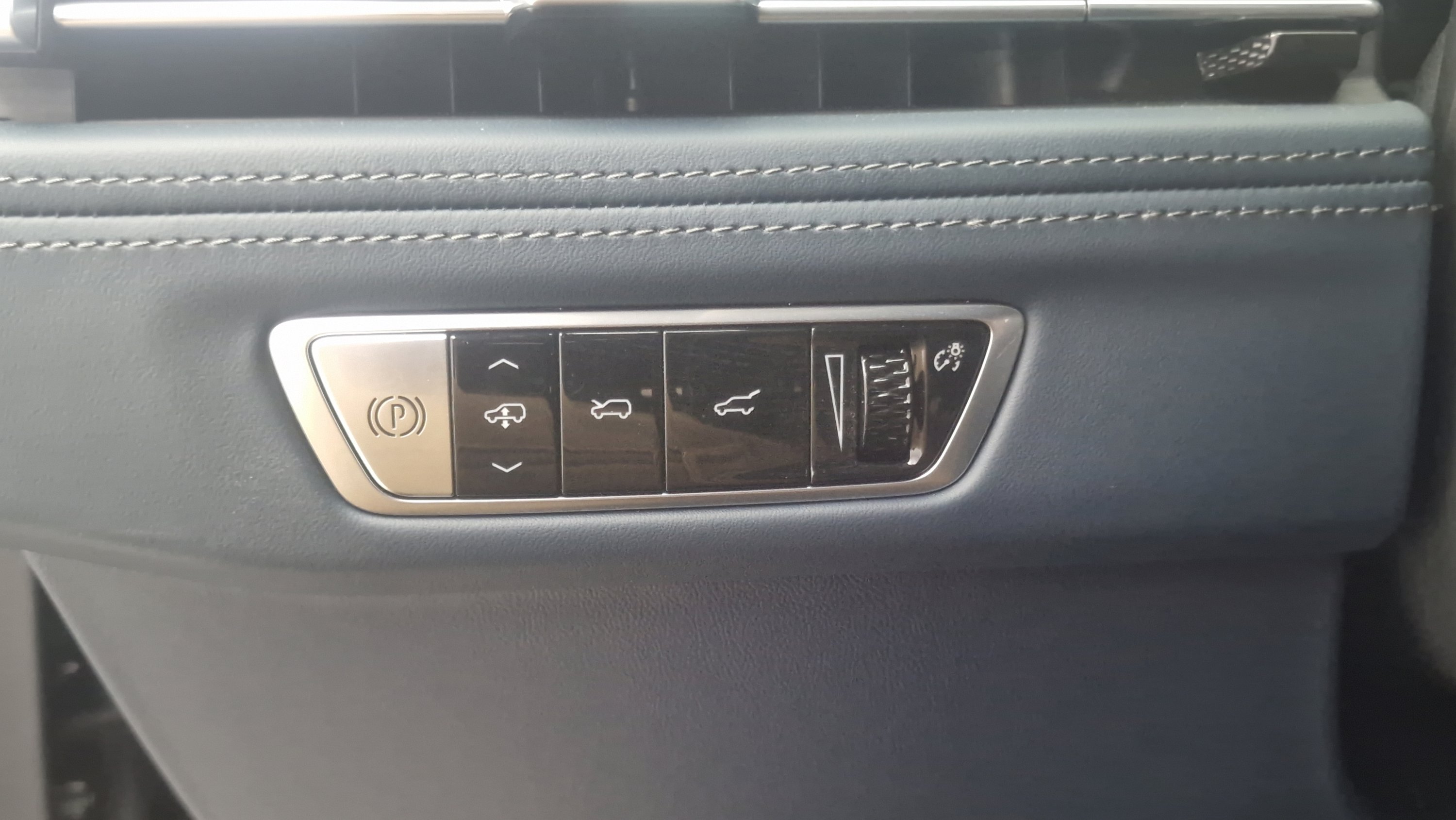 New 2025 Cadillac Escalade IQ Sport 2 w/ LPO, ONYX Package image 23