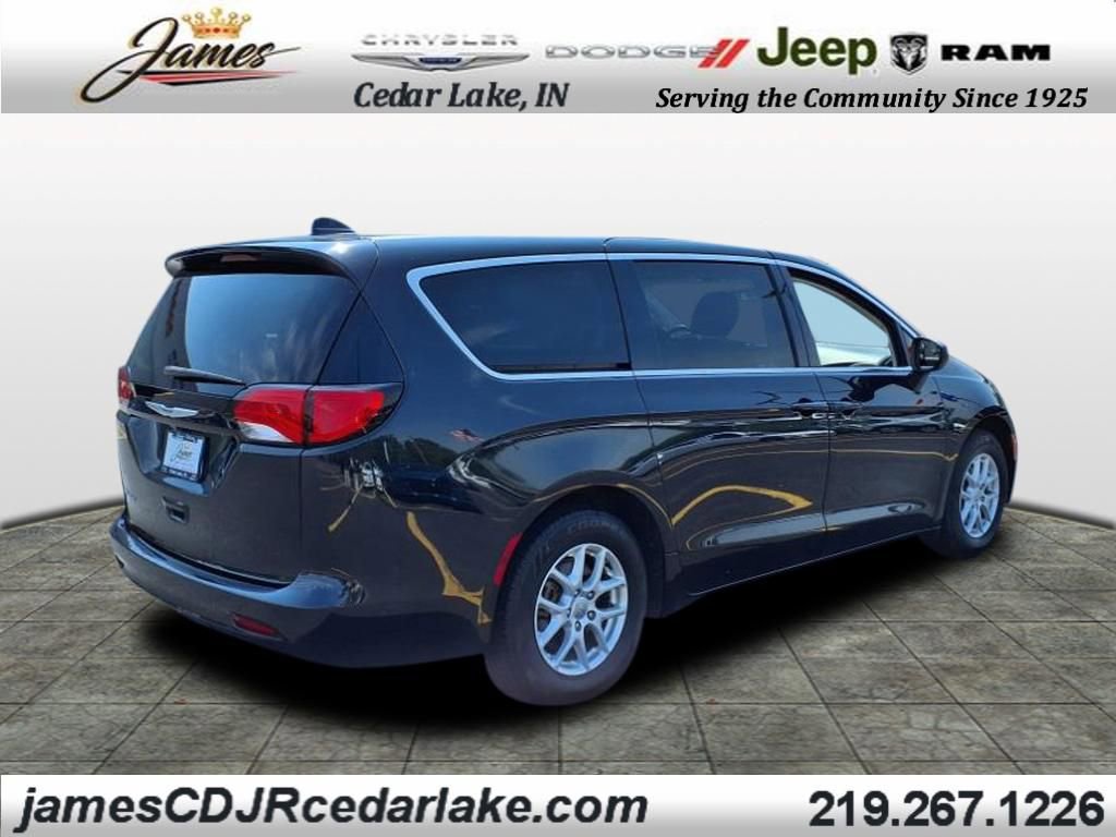 Used 2020 Chrysler Voyager LX image 4