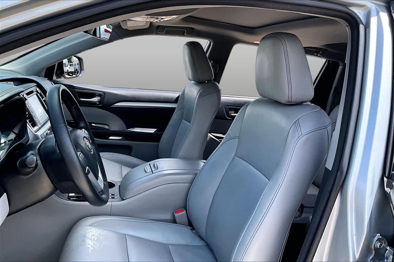 Used 2018 Toyota Highlander XLE FWD image 8