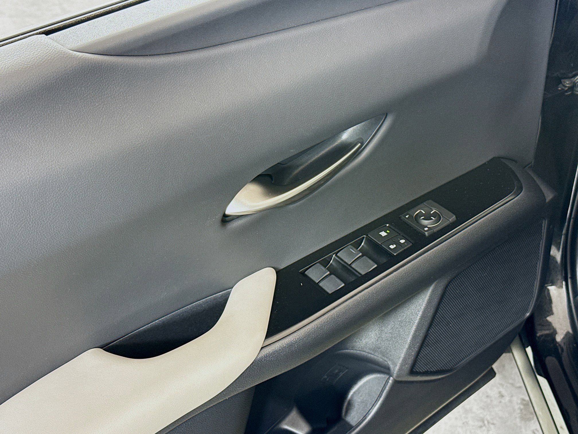 Used 2024 Lexus UX 250h AWD w/ Premium Package image 20