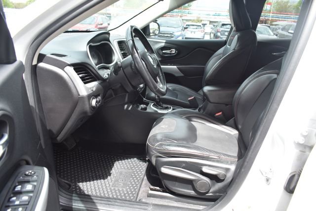 Used 2018 Jeep Cherokee Trailhawk w/ Cold Weather Group AWD/4WD image 16