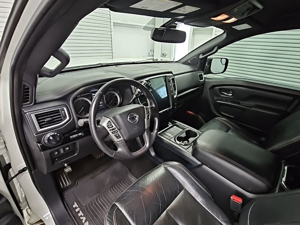 Used 2018 Nissan Titan SL w/ Midnight Edition image 11