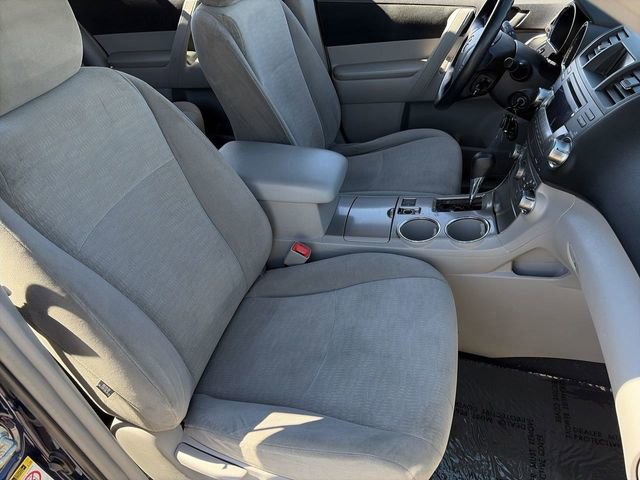 Used 2012 Toyota Highlander FWD w/ Tech Pkg image 11